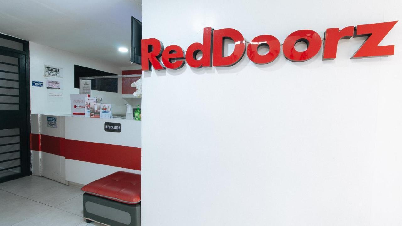 Hotel Reddoorz @ Dbuilders Bangkal Makati Manila Esterno foto