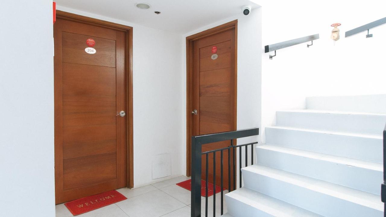 Hotel Reddoorz @ Dbuilders Bangkal Makati Manila Esterno foto